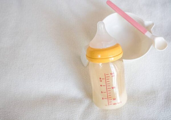 Alimentation d&rsquo;un bébé de 9 mois ? Que lui donner à manger ?