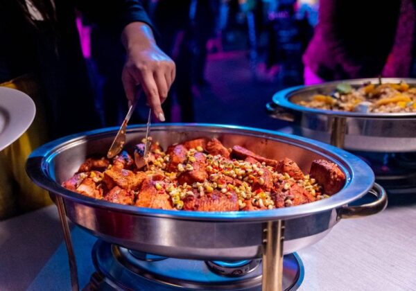 Comment garder les aliments chauds avant de servir chaud ?