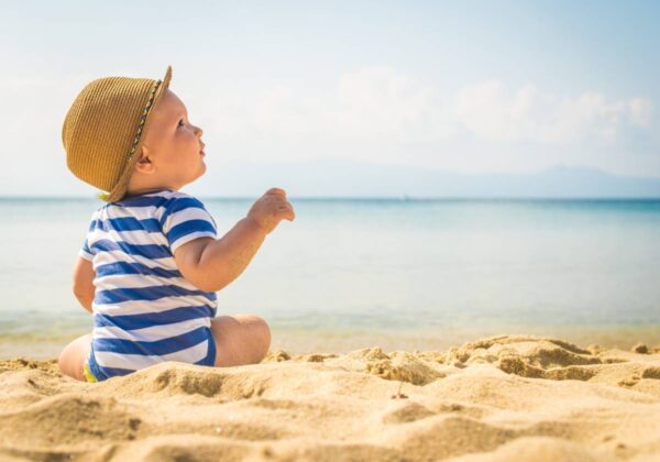 Faut-il emporter le lit parapluie en vacances ?