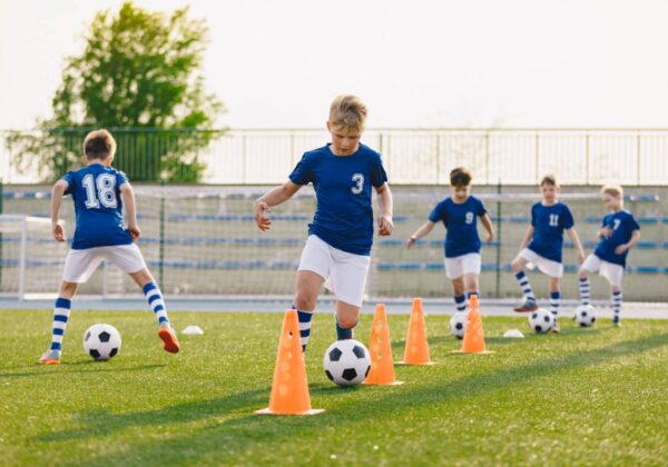 Stage de football : quels sont les bénéfices pour les enfants ?