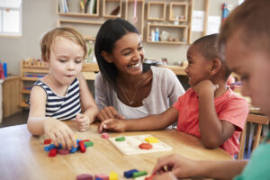 jeux Montessori pour un enfant de 3 ans