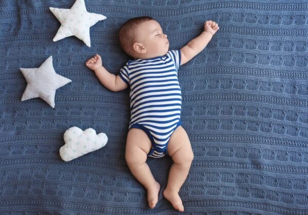 Pourquoi mon bébé de 2 mois dort-il beaucoup ?