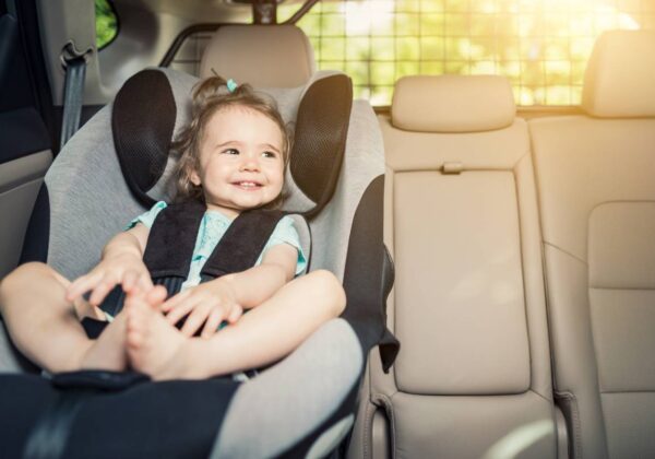 Quand faut-il passer du siège auto au rehausseur ?