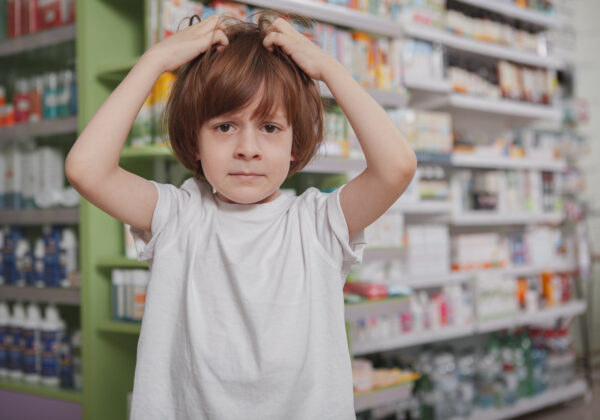 Produits anti-poux : conseils d&rsquo;utilisation chez les enfants