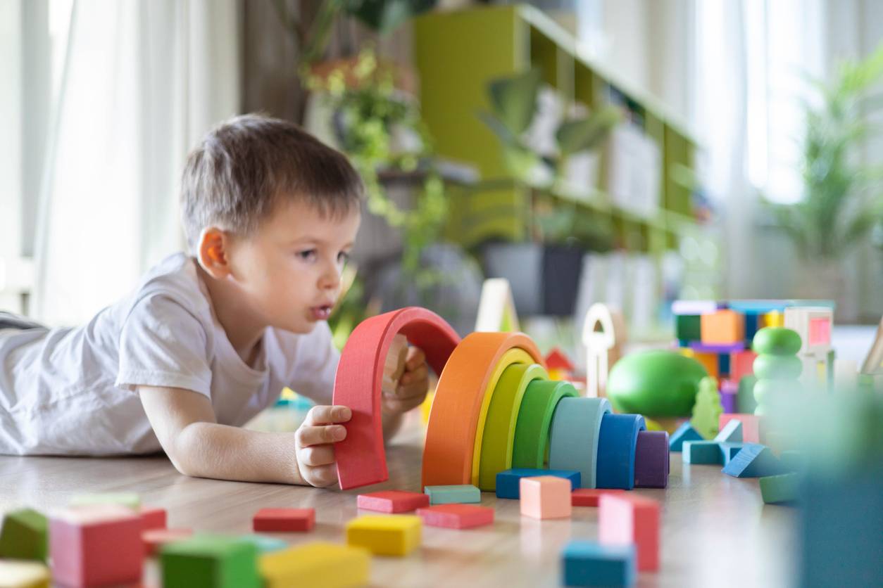 jeu enfant tapis d'éveil Montessori méthode