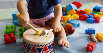 Accompagnez le développement de votre enfant avec un tapis d’éveil Montessori